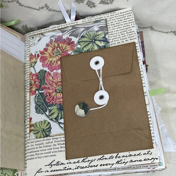 Junk journal White BOHO Garden Floral Interactive Handmade OOAK 232 Pages - Picture 5 of 11